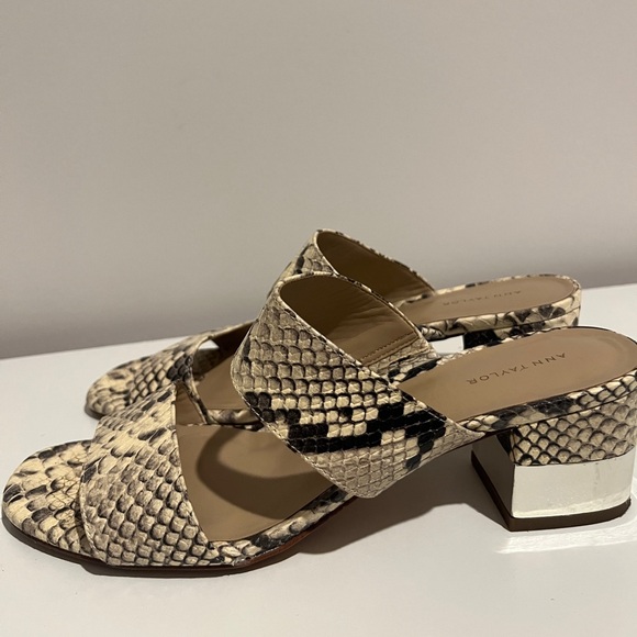 Ann Taylor Cream Black Faux Snakeskin Block Heel Slides - Size 8 - Picture 3 of 6